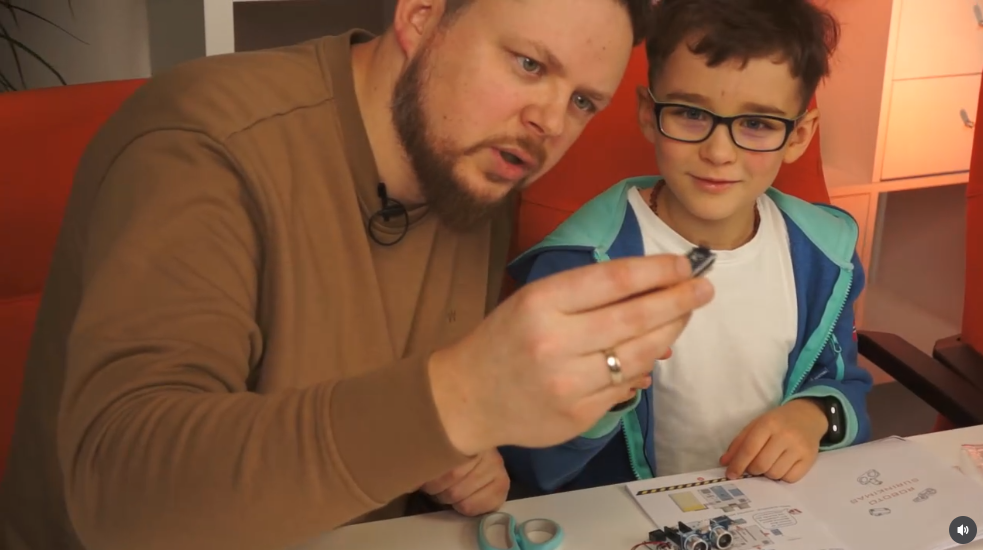 Roboto detalių aiškinimas užsiėmimo metu